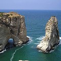  صورة نصر اللـه على الروشة تستفز حملة ضد أسماء مطار بيروت والمدينة الرياضية