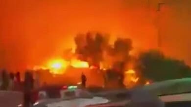 بالفيديو: اندلاع حريق كبير قرب دوار كفرجوز