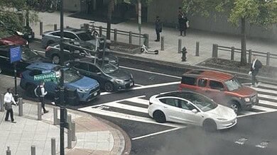بالصور : حريق في سيارة للشرطة خارج البيت الأبيض قبل اجتماع نتنياهو