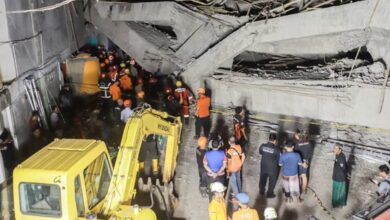 بالفيديو: أكثر من 60 طالبًا محتجزًا بعد انهيار مدرسة في إندونيسيا