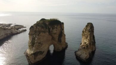 جدل في لبنان حول عزم “الحزب” إضاءة صخرة الروشة بصور نصــر الـله وصــفي الديــن