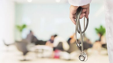 بعد سنوات من الهجرة… أطباء لبنانيون يعودون إلى وطنهم