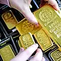الذهب يحلّق نحو مكاسب أسبوعية قياسية ويتجاوز عتبة الـ 4000 دولار