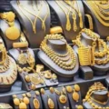 الذهب يواصل التراجع وسط جني الأرباح وترقّب بيانات التضخم الأمريكية