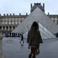 سرقة متحف اللوفر تهز فرنسا: اعتقال مشتبهين ونقل المجوهرات إلى بنك فرنسا 21 سرقة متحف اللوفر تهز فرنسا: اعتقال مشتبهين ونقل المجوهرات إلى بنك فرنسا