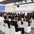 جعجع يدعو الطلاب إلى البقاء في لبنان وتحمل المسؤولية الوطنية