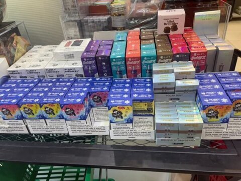 بالصور: الريجي تداهم مستودعات وتضبط كميات كبيرة من التبغ المهرّب والمزوّر في صور والبص وبرج الشمالي 1 الريجي