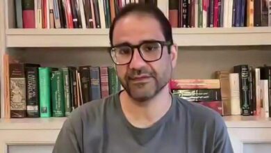 الناشط المصري علاء عبد الفتاح يقول لبي بي سي: “أتعلم كيفية الاندماج في الحياة مرة أخرى”