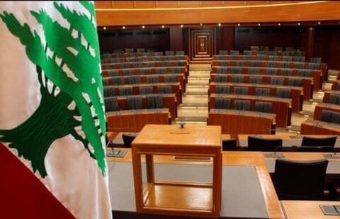 نائب "رايح على صلاة الظهر" قبل ساعة ونصف الساعة من الموعد 1 نائب "رايح على صلاة الظهر" قبل ساعة ونصف الساعة من الموعد