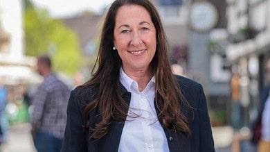 Iris Stalzer Stabbing: SPD Mayor Critically Injured in Herdecke