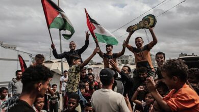 “انتهى الأمر، لكن الغزيين ما زالوا يخشون المستقبل” – مقال في الغارديان