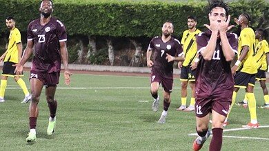 النجمة يكتسح العهد برباعية وينفرد بصدارة الدوري اللبناني لكرة القدم