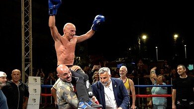 بالصور.. إنجاز استثنائي في جونيه: البطل نجيب نصر يخوض 60 نزالاً في ساعة واحدة احتفالاً بعيده الستين