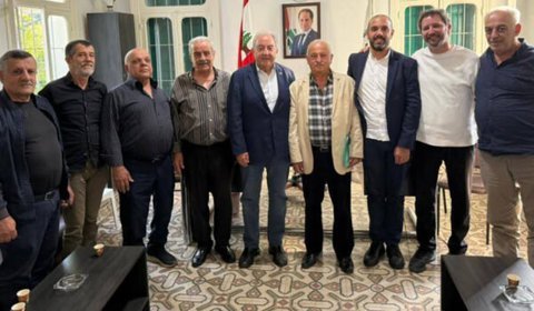 وفد المخاتير السابقين في البترون يلتقي نائب رئيس حزب الكتائب لمتابعة حقوقهم 1 البترون