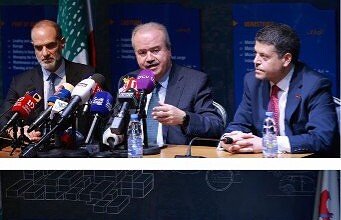 وزيرا المالية والنقل جالا في مرفأ بيروت للاطلاع على الماسحات الضوئية الجديدة