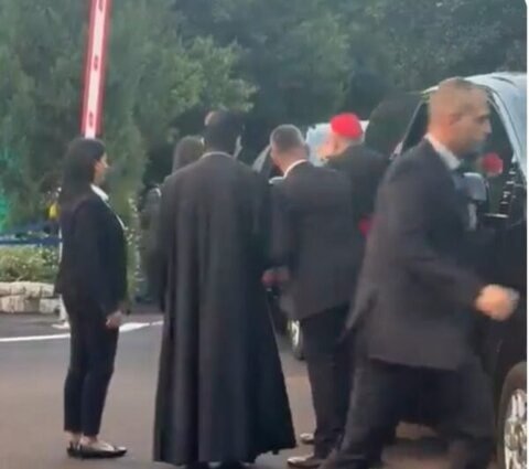 بالفيديو: رئيس الجمهورية والسيدة الاولى استقبلا البابا عند مدخل القصر الجمهوري 1 البابا