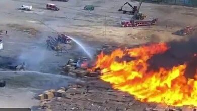 WATCH: Major Pallet Fire Erupts in Dallas, Texas — Fire Spreads Rapidly
