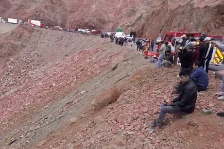 WATCH: Peru bus crash leaves at least 37 dead and 18 injured in Arequipa 1 WATCH: Peru bus crash leaves at least 37 dead and 18 injured in Arequipa