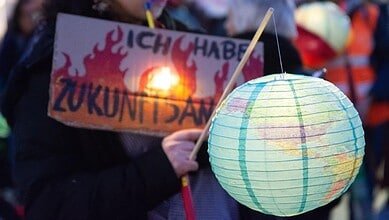 يجب على أحد ما أن يدفع ثمن نهاية عصر النفط والغاز - الغارديان