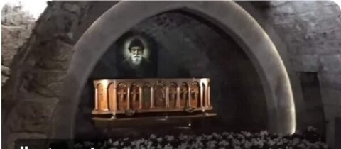 البابا يحمل شمعة من روما ليضيئها أمام ضريح مار شربل في عنايا 1 البابا