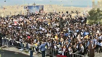 وصول البابا لاوون الى مستشفى دير راهبات الصليب