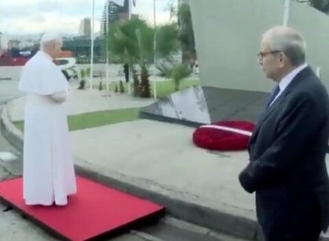 بالفيديو: البابا لاوون يشارك أهالي ضحايا انفجار 4 آب في مرفأ بيروت