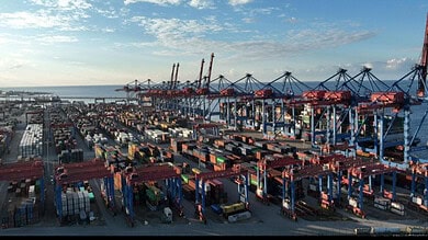 ثلاث سفن في وقت واحد ترفع مرفأ بيروت إلى أعلى معدّل تاريخي