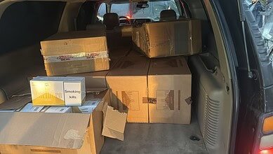 بالصور: الريجي تضبط سيارة محمّلة بمصنوعات تبغية مهرّبة في شتورا