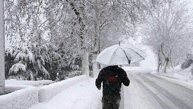 الثلوج تقطع طرقات جبلية عدة في لبنان