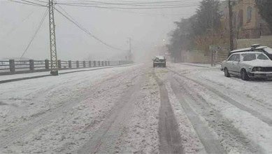 إنقاذ عائلة عالقة وسط الثلوج في أعالي جرود الضنية