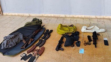 بالصور: الجيش يداهم منازل مطلوبين في جبل لبنان ويوقف 15 شخصًا