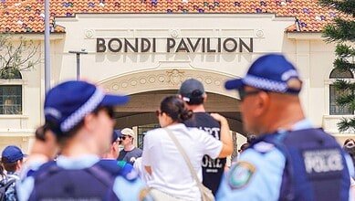 الشرطة الأسترالية: توجيه تهمة الإرهاب وقتل 15 شخصاً للمشتبه به في هجوم بونداي