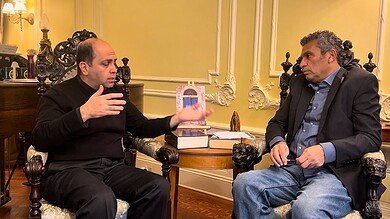 بودكاست وجوه وحكايات – حوار خاص مع الأب دومينيك حنا كاهن رعية سيدة لبنان المارونية في نيويورك