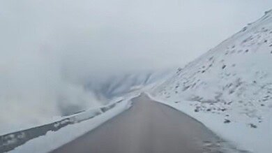 طريق ⁧‫عيناتا‬⁩ ⁧‫الارز‬⁩ سالكة حاليا امام المركبات ذات الدفع الرباعي