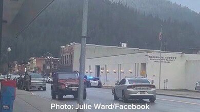 بالفيديو: إطلاق النار على شخصين داخل مكتب شرطة في أيداهو الاميركية