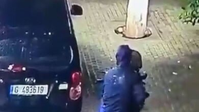 بالفيديو: مجهولان يطلقان النار على شخص في طرابلس ويفران