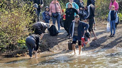 دمشق تبحث عن مفقودين جرفتهم المياه والجيش اللبناني ينفي إجبارهم على العبور