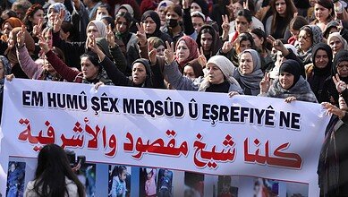 مصدر عسكري سوري لبي بي سي: الجيش يستهدف مقرات "قسد" في الأشرفية والشيخ مقصود مع استمرار المفاوضات لتسليم السيطرة #عاجل