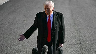 ترامب يحث الإيرانيين على "مواصلة الاحتجاج" ويؤكد أن "المساعدة قادمة"