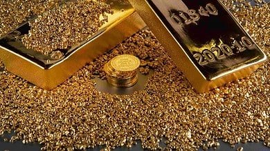 الذهب يقفز عالميًا إلى أعلى مستوى أسبوعي بعد تصاعد التوترات الجيوسياسية