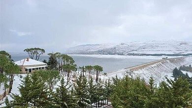 أمطار غزيرة ورياح شديدة متوقعة مع انخفاض مفاجئ في الحرارة الجمعة