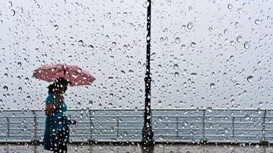 المنخفض الجوي يدمّر ممشى صيدا البحري ويكسر المقاعد الإسمنتية