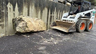 اتحاد بلديات البترون باشر تنظيف الطرق وإزالة آثار السيول بعد العاصفة