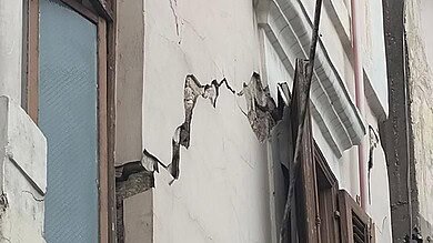 خطر انهيار يهدّد مبنى سكنيًا في ضهر المغر – طرابلس