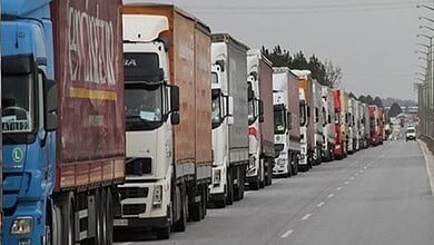 نقابة سائقي شاحنات مرفأ بيروت تنتقد تشغيل العمالة الأجنبية وتطالب بحقوق اللبنانيين