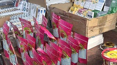 بالصور: ضبط كميات كبيرة من التبغ المهرب والمزور خلال عمليات دهم الريجي في البقاع