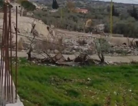 بالفيديو: قنبلة صوتية في محيط منزل أحد المواطنين في بليدا 1 بالفيديو: قنبلة صوتية في محيط منزل أحد المواطنين في بليدا