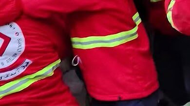 بالفيديو: إنقاذ سيدة من تحت أنقاض المبنى المنهار في القبة