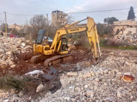 بالفيديو: إلقاء عبوات متفجرة على حفارة في بليدا