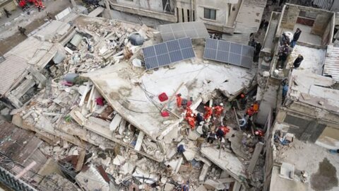 فرق الإغاثة تستعد لإنقاذ شخصين أو ثلاثة أحياء تحت أنقاض القبة 1 القبة